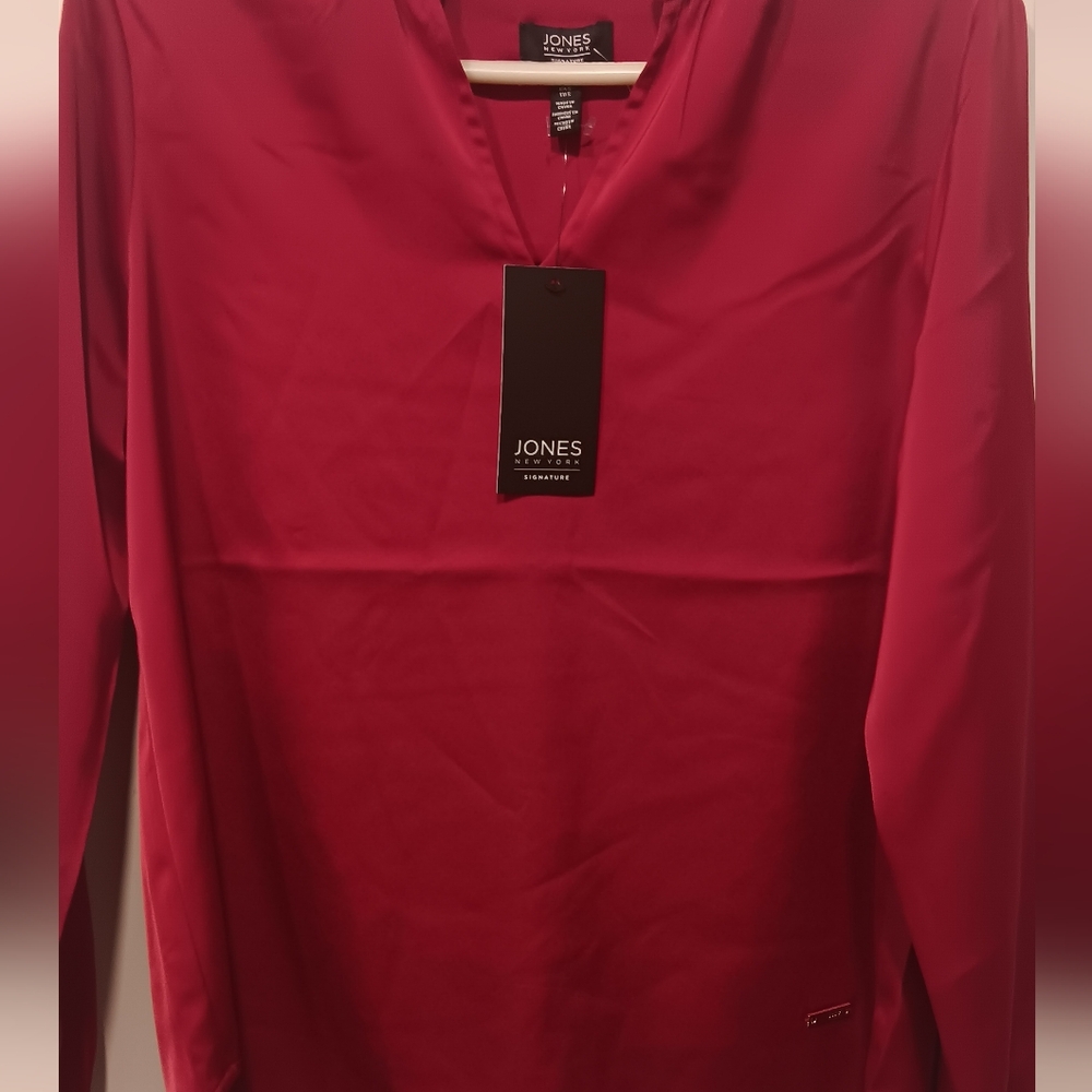 NWT Jones by New York Signature  red long sleeved top Sz Small